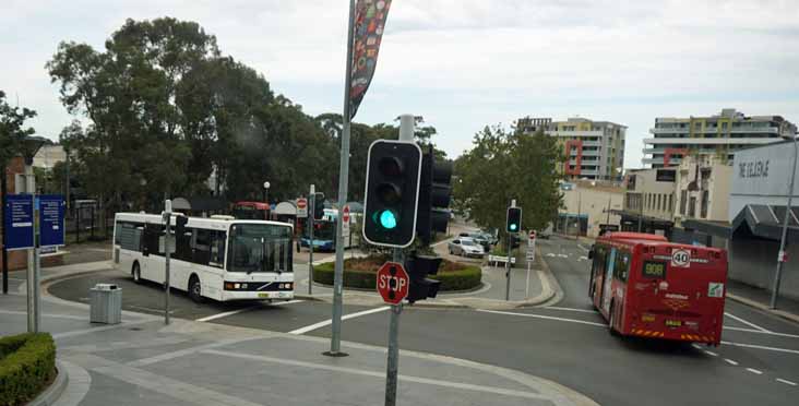 Transdev Volvo B10L Volgren CR221L 7106 & B7RLE Bustech VST 5351 Metrobus